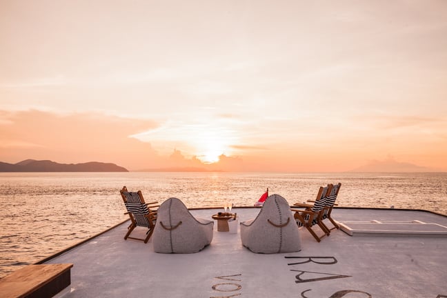 RBL_TOP DECK_ SUNSET CANAPES, CHAMPAGNE, ROMANTIC_KNP_5590 x 3727_BALI INTERIORS-2